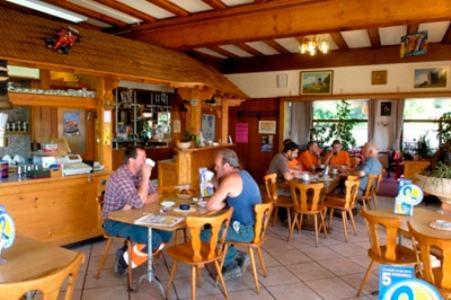 Hotel-Buffet De La Gare Chateau-d'Oex Buitenkant foto